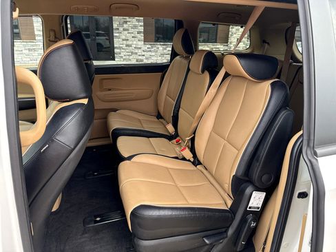 Used 2021 Kia Sedona EX image 10