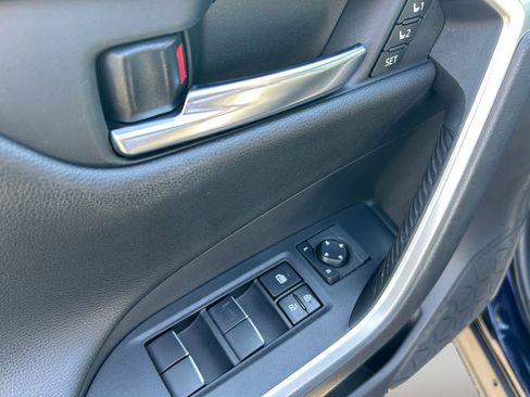 Used 2020 Toyota RAV4 Limited AWD/4WD image 22