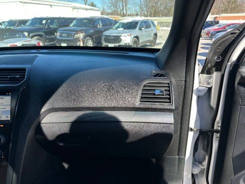 Used 2019 Ford Explorer XLT w/ Equipment Group 202A image 38