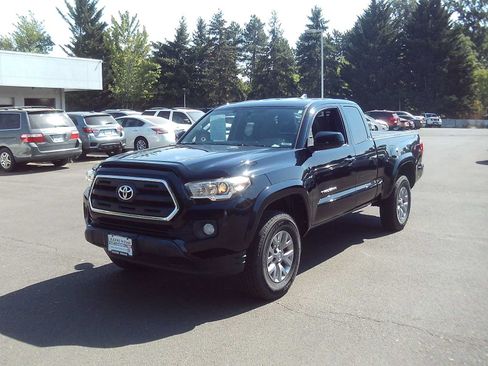 Used 2017 Toyota Tacoma SR5 w/ Tow Package AWD/4WD image 1
