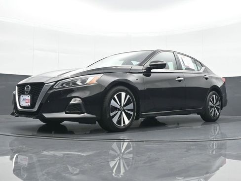 Used 2022 Nissan Altima 2.5 SV image 17