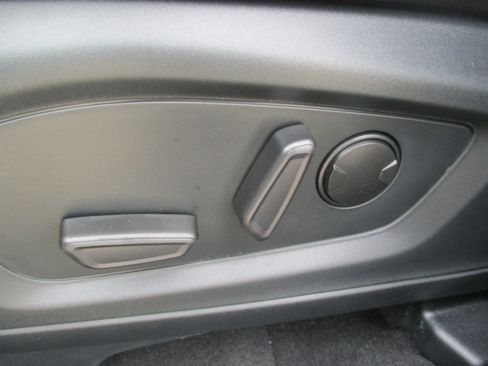 Used 2024 Ford Explorer XLT w/ Equipment Group 202A image 39