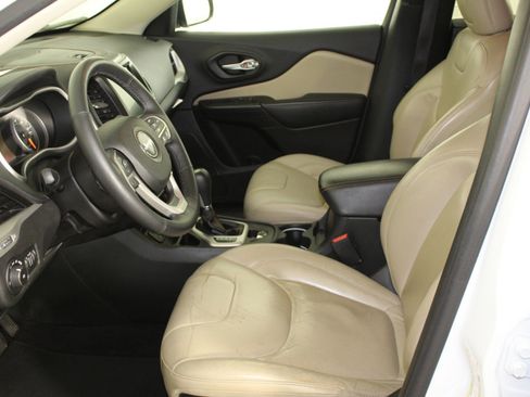 Used 2016 Jeep Cherokee Limited w/ Technology Group image 4