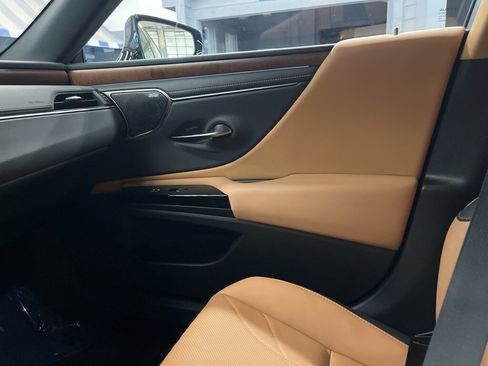 Used 2024 Lexus ES 350 Ultra Luxury w/ Accessory Package (Z2) image 14