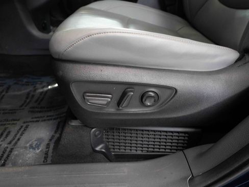 Used 2023 Toyota Sienna Limited image 12