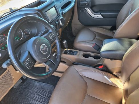 Used 2014 Jeep Wrangler Unlimited Rubicon w/ Connectivity Group image 12