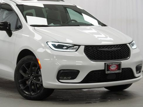 New 2026 Chrysler Pacifica Limited w/ S Appearance Package AWD/4WD image 3
