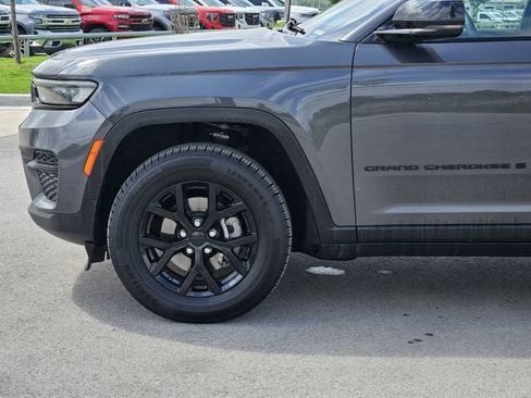 Used 2024 Jeep Grand Cherokee Altitude AWD/4WD image 10