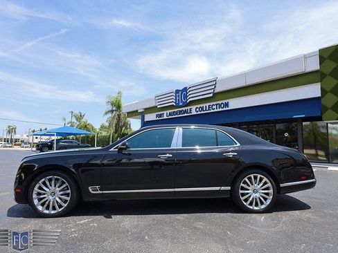 Used 2017 Bentley Mulsanne RWD image 3