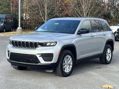 New 2025 Jeep Grand Cherokee Laredo w/ Luxury Tech Group I image 4