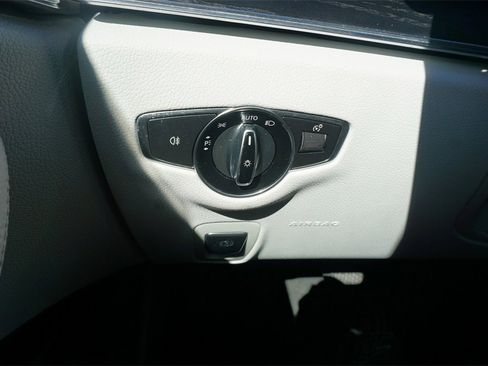 Used 2022 Mercedes-Benz E 350 Sedan image 5