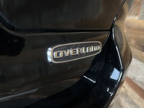Used 2022 Jeep Grand Cherokee Overland w/ Luxury Tech Group IV AWD/4WD image 24