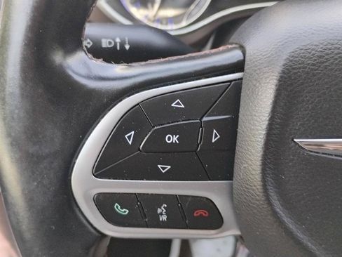 Used 2017 Chrysler Pacifica Touring-L w/ Tire & Wheel Group FWD image 34