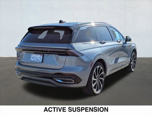 Used 2025 Lincoln Nautilus Black Label image 5