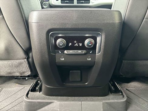 Certified 2024 Chevrolet Suburban High Country image 23