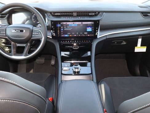 New 2026 Jeep Grand Cherokee L 4WD image 18