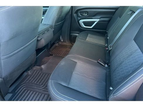 Used 2018 Nissan Titan SV image 14