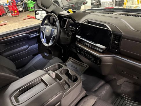 Used 2022 Chevrolet Silverado 1500 LT image 10