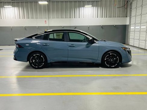 New 2026 Nissan Sentra SR w/ Floor Mat Package FWD image 17