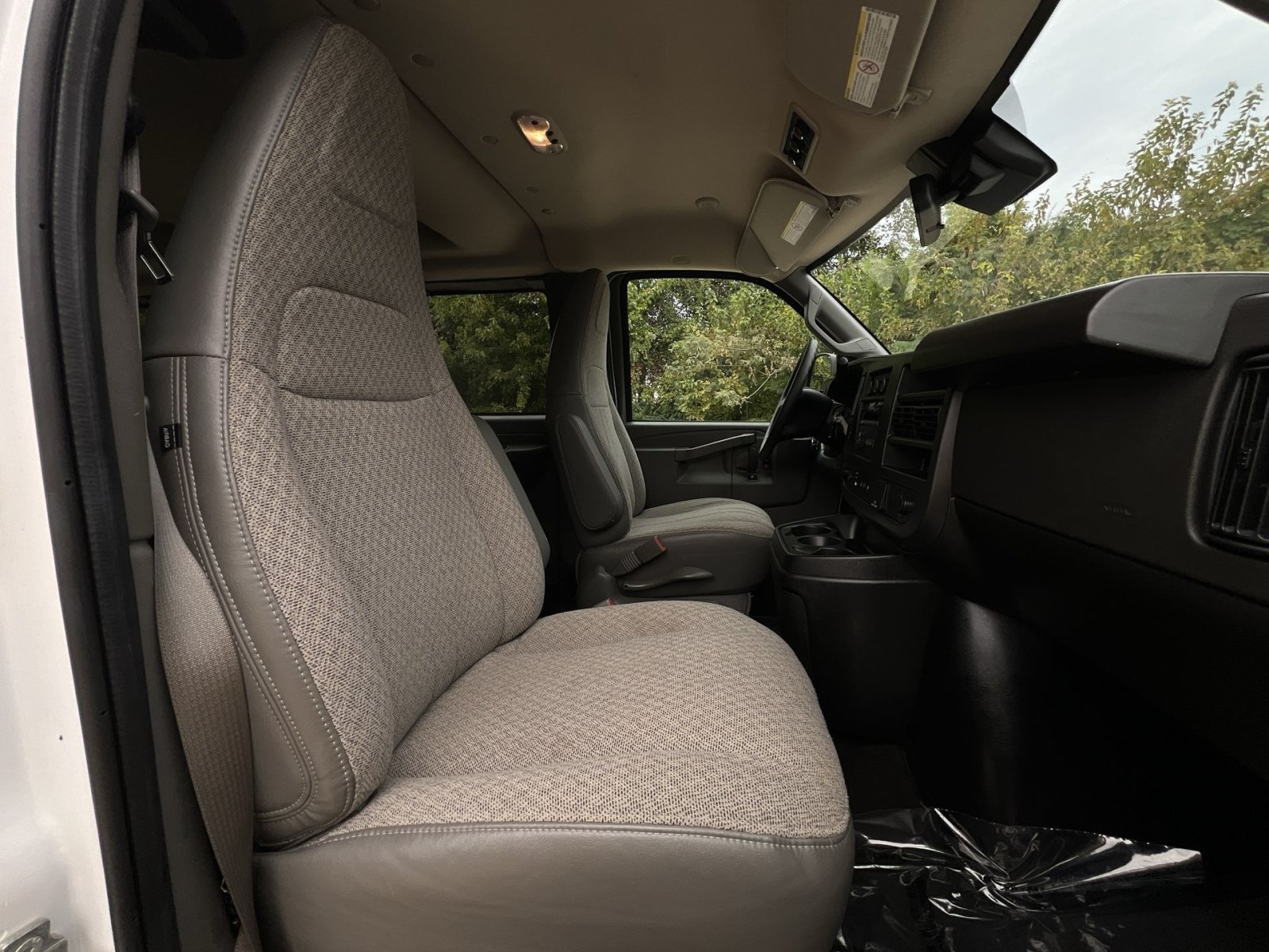 Used 2025 Chevrolet Express 3500 LT w/ LT Preferred Equipment Group RWD image 30
