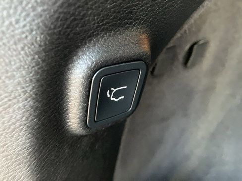 Certified 2021 Jeep Cherokee Limited w/ Elite Package image 23