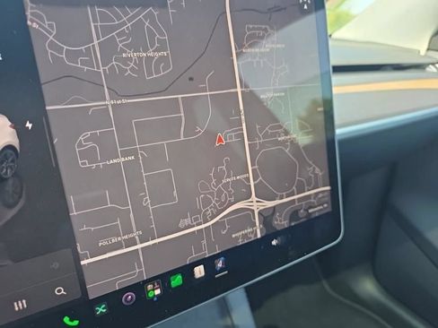 Used 2024 Tesla Model Y Long Range AWD/4WD image 10
