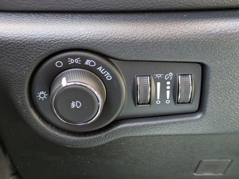 New 2026 Chrysler Pacifica Select FWD image 26