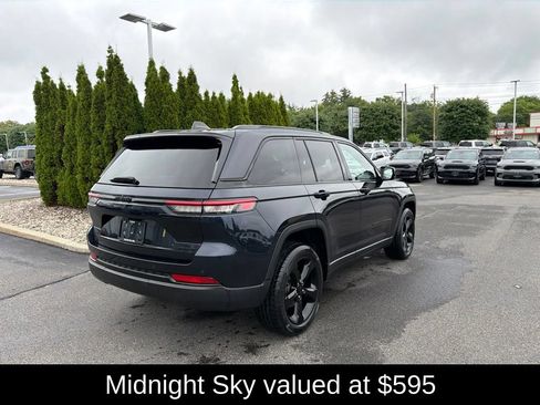 Used 2023 Jeep Grand Cherokee Limited w/ Black Appearance Package AWD/4WD image 3