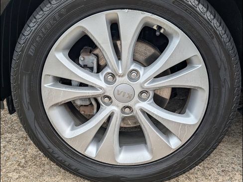 Used 2016 Kia Soul + FWD image 25