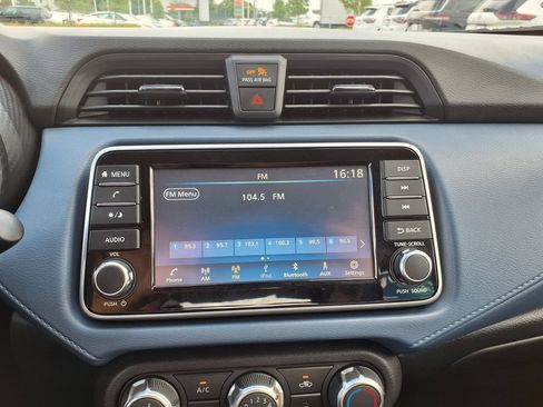 Used 2025 Nissan Versa SV FWD image 31