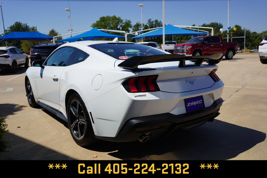 Used 2025 Ford Mustang Coupe RWD image 9