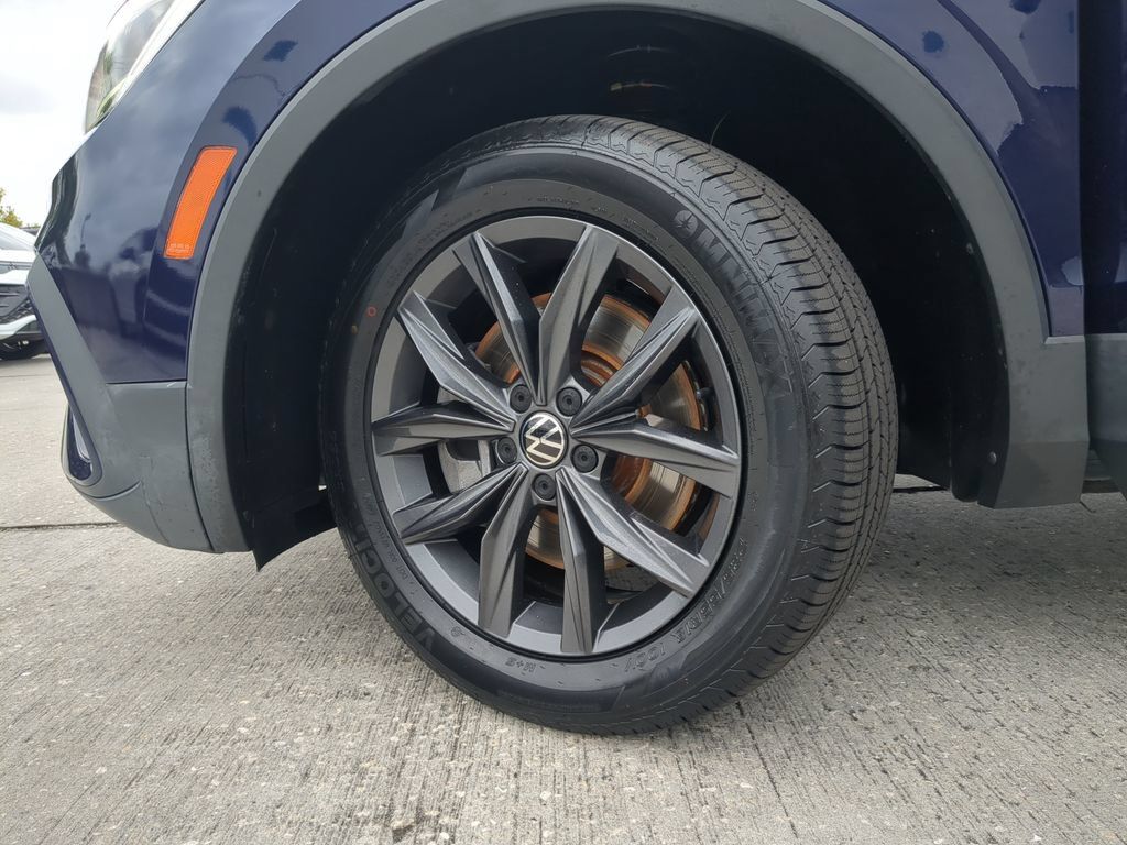 Certified 2022 Volkswagen Tiguan SE FWD image 33