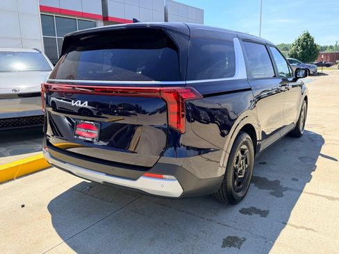 Used 2026 Kia Carnival FWD image 4
