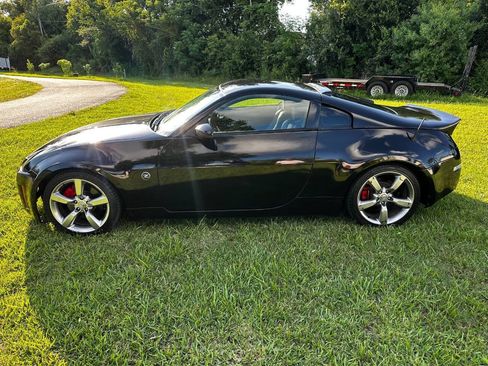 Used 2006 Nissan 350Z Touring w/ (N93) Cargo Convenience Pkg image 9
