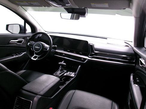 Used 2023 Kia Sportage EX FWD image 3