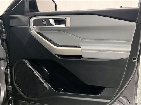 Used 2022 Ford Explorer XLT w/ XLT Sport Appearance Package image 30