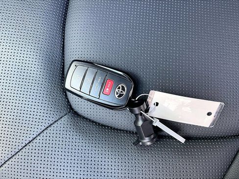 Used 2026 Toyota Grand Highlander AWD image 11
