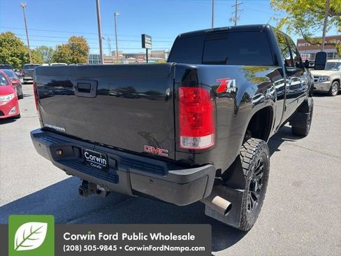 Used 2011 GMC Sierra 2500 Denali w/ Suspension Package, Off-Road AWD/4WD image 5