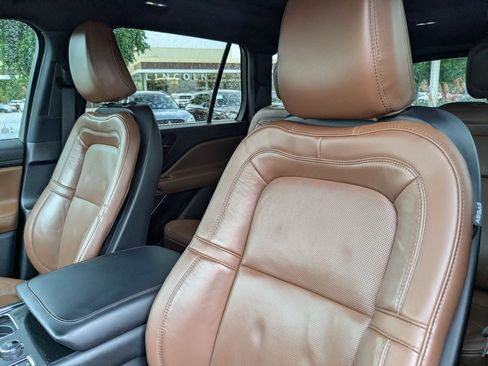 Used 2023 Lincoln Aviator Reserve w/ Elements Package Plus image 12