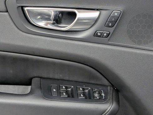 Used 2025 Volvo XC60 B5 Core image 14