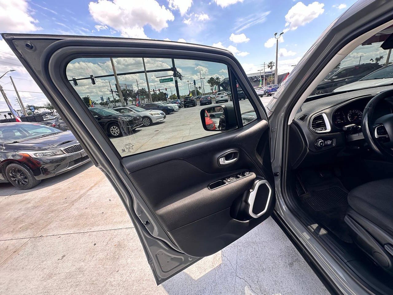 Used 2020 Jeep Renegade Latitude w/ Cold Weather Group AWD/4WD image 7