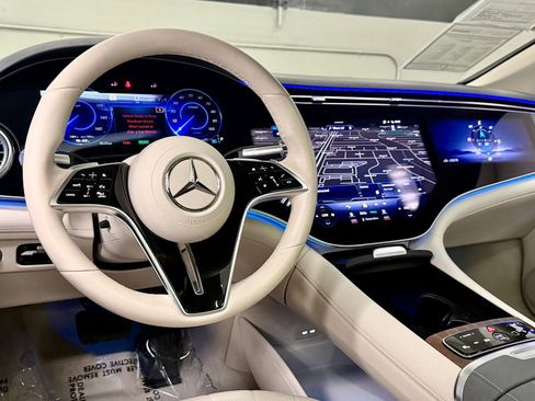 Used 2023 Mercedes-Benz EQS 580 4MATIC Sedan image 37