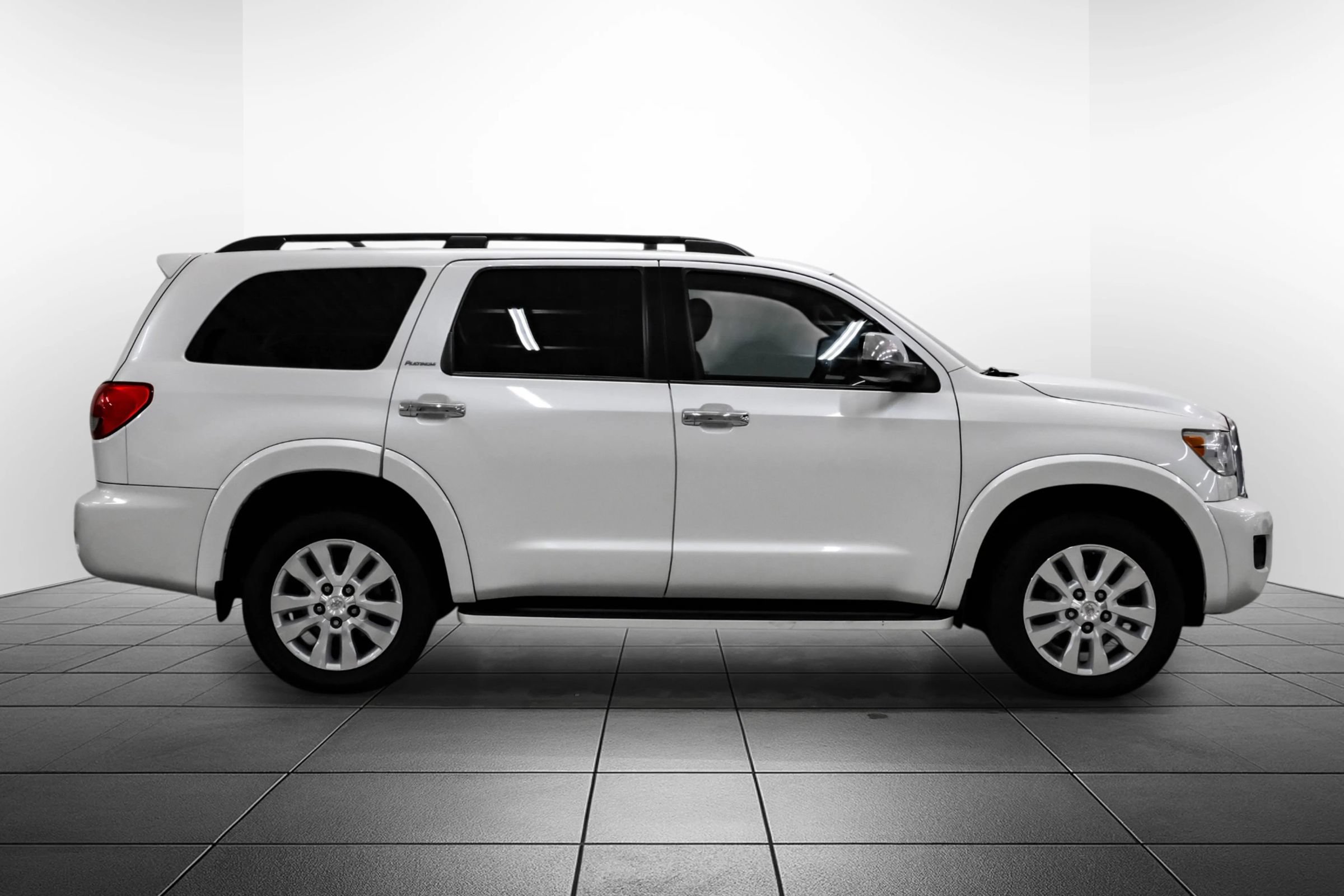 Used 2017 Toyota Sequoia Platinum AWD/4WD image 8