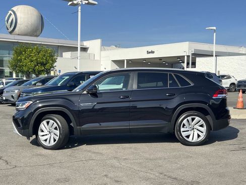 Certified 2022 Volkswagen Atlas Cross Sport SE image 2