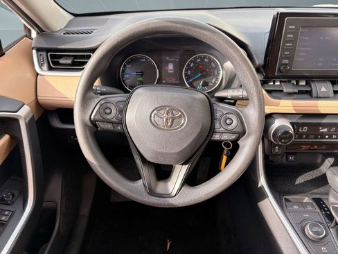 Used 2019 Toyota RAV4 LE image 16