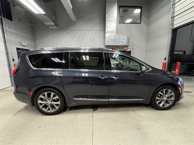 Used 2019 Chrysler Pacifica Limited FWD image 7