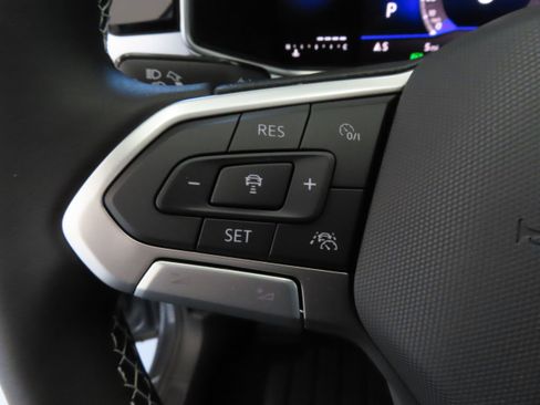 New 2026 Volkswagen Taos SE FWD image 14