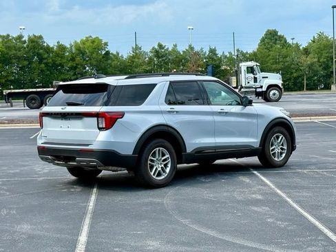 Used 2026 Ford Explorer Active w/ Active Comfort Package RWD image 8