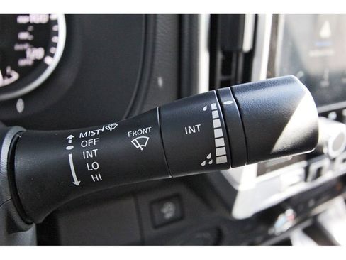 Used 2025 Nissan Frontier SV w/ SV Convenience Package RWD image 18