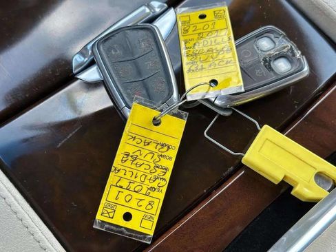 Used 2017 Cadillac Escalade Luxury image 35